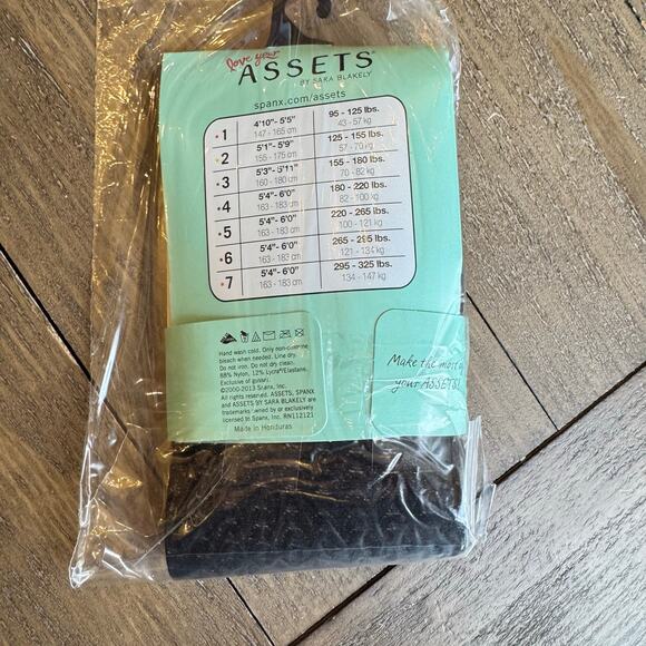 SPANX Assets Womens Size 2 Shaping Tights Textured Black Wishbone 125-155lbs NEW - Picture 5 of 5